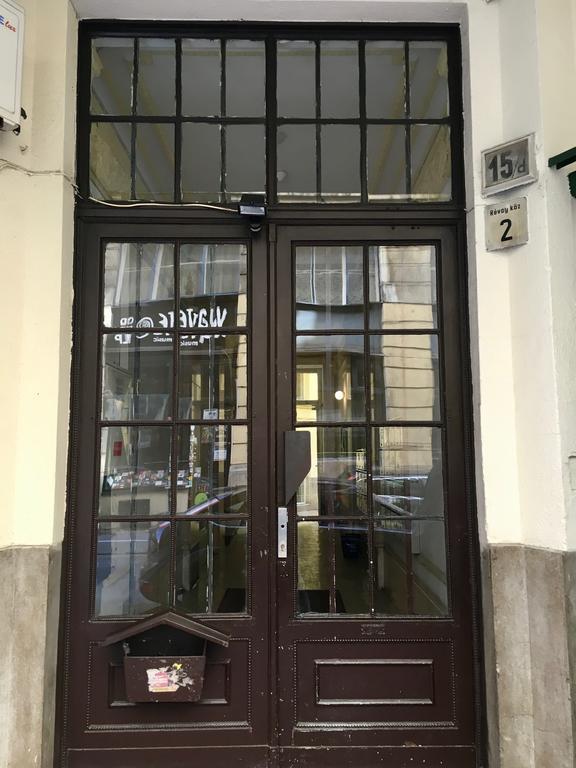 Budget Apartment By Hi5 - Revai Koez Budapeste Exterior foto