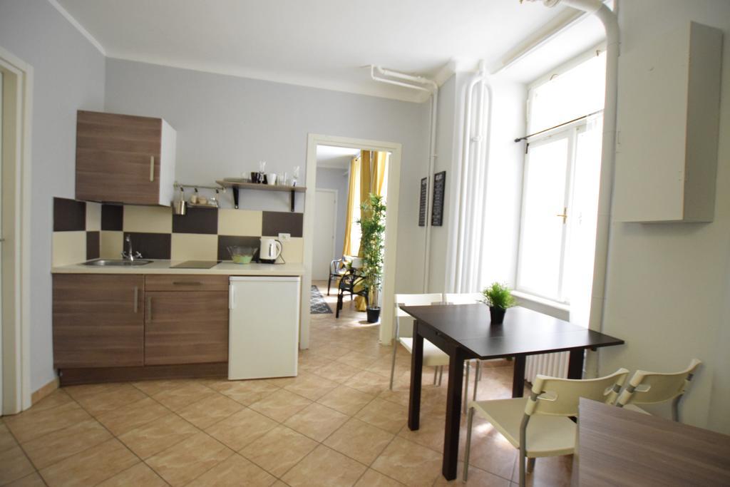 Budget Apartment By Hi5 - Revai Koez Budapeste Exterior foto