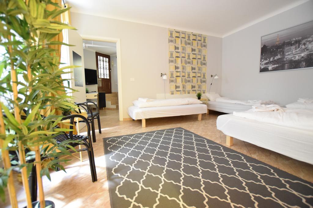 Budget Apartment By Hi5 - Revai Koez Budapeste Exterior foto