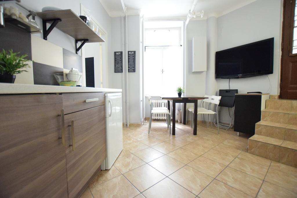 Budget Apartment By Hi5 - Revai Koez Budapeste Exterior foto